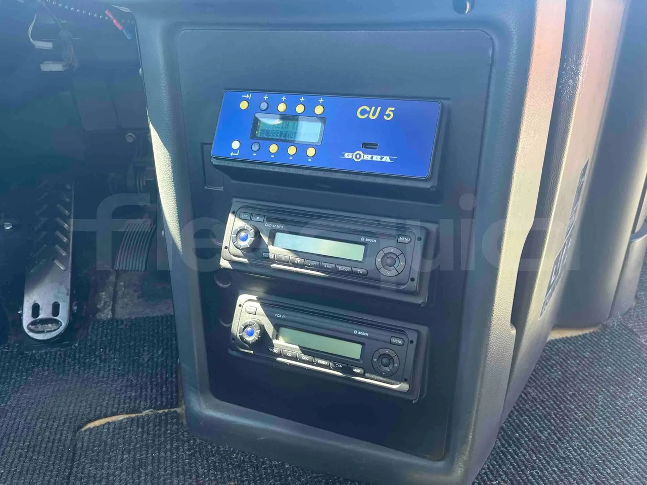 Setra S415 UL - EUR5 - 220kW - 12.200m - radio accessories photo