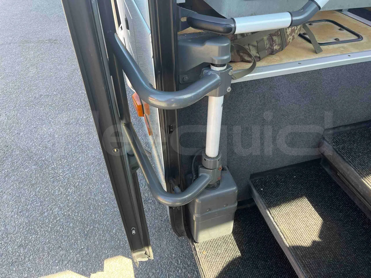 Setra S415 UL - EUR5 - 220kW - 12.200m - door mechanism photo