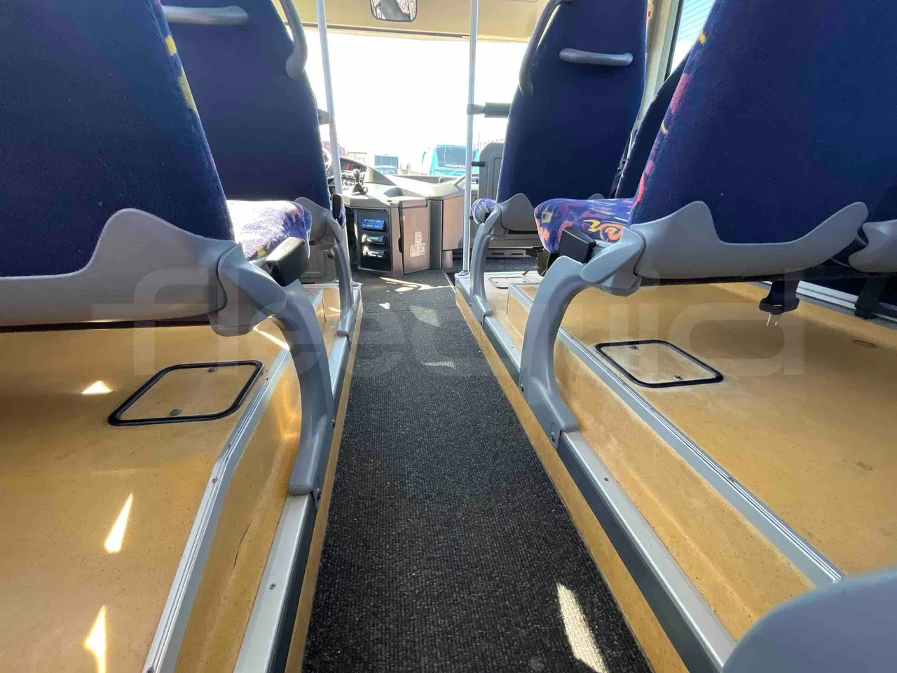 Setra S415 UL - EUR5 - 220kW - 12.200m - floor hatches photo