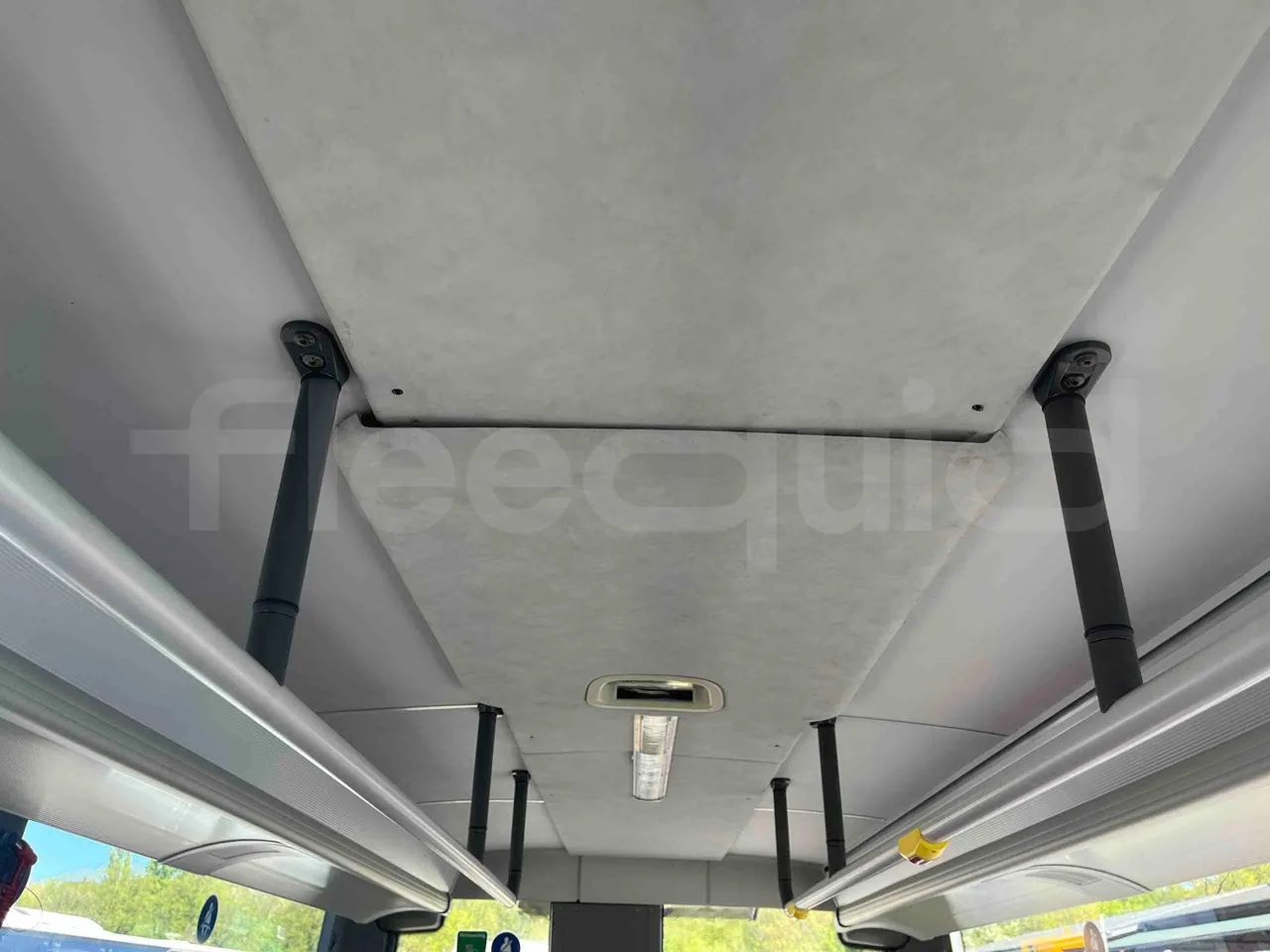 Setra S415 UL - EUR5 - 220kW - 12.200m - roof hatch 1