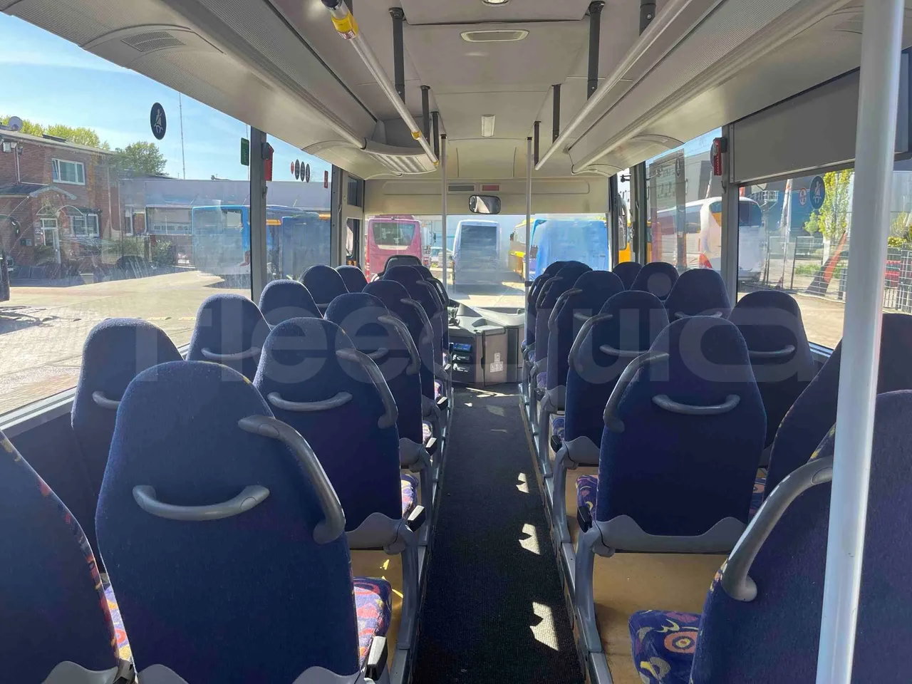 Setra S415 UL - EUR5 - 220kW - 12.200m - forward view middle aisle