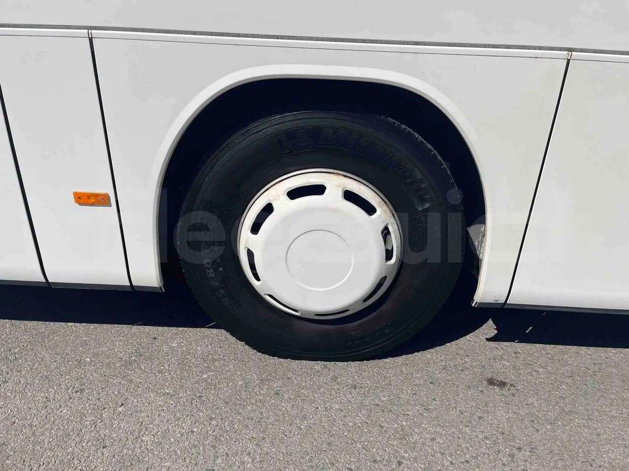 Setra S415 UL - EUR5 - 220kW - 12.200m - tread condition front tires right