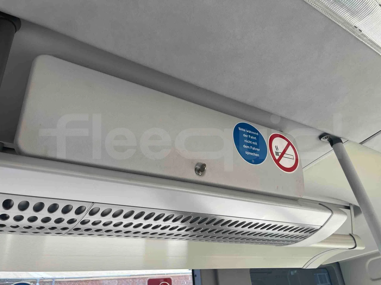 Setra S415 UL - EUR5 - 220kW - 12.200m - power outlets detail
