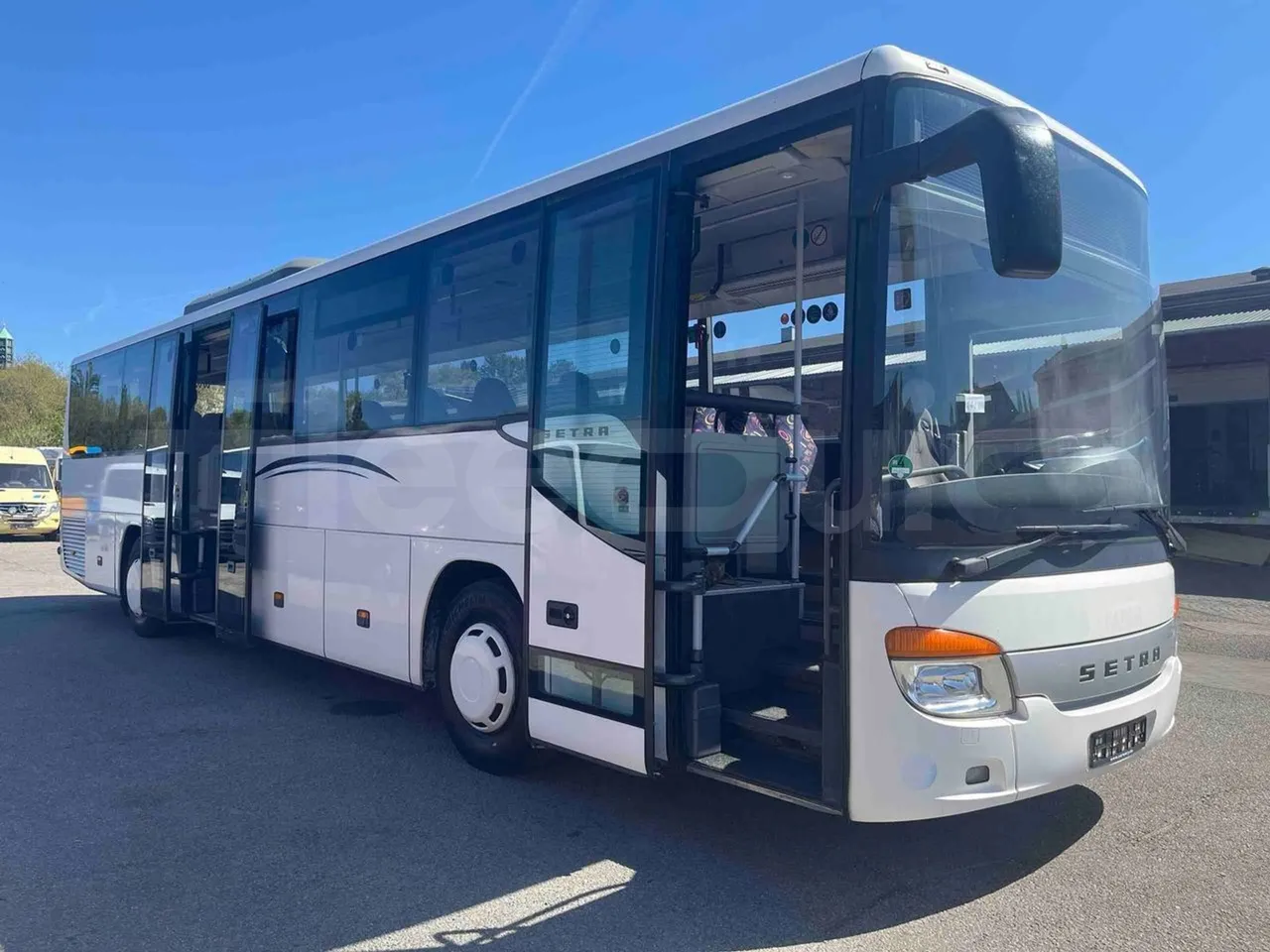 Setra S415 UL - EUR5 - 220kW - 12.200m - platform open photo