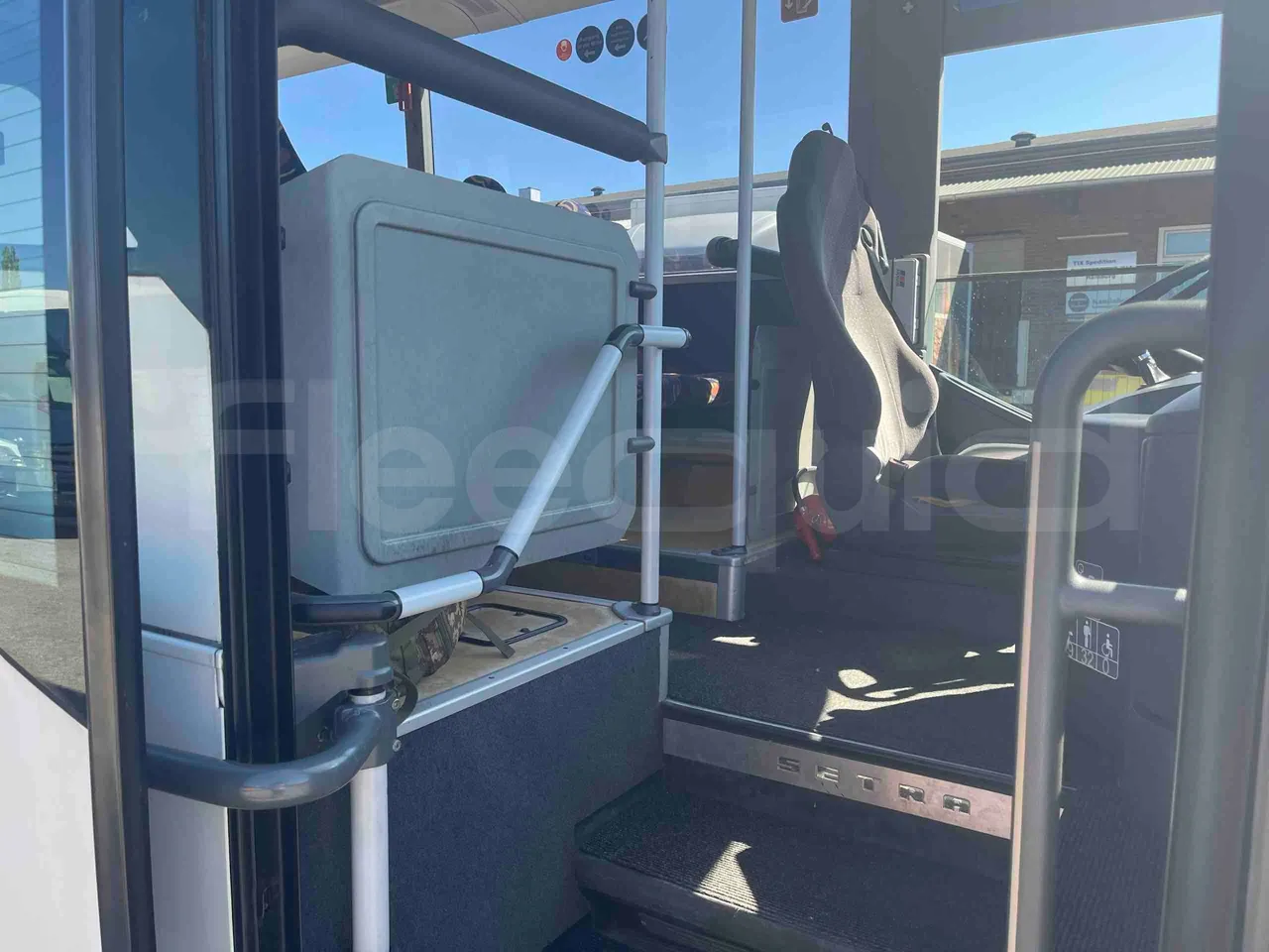 Setra S415 UL - EUR5 - 220kW - 12.200m - hostess seat photo