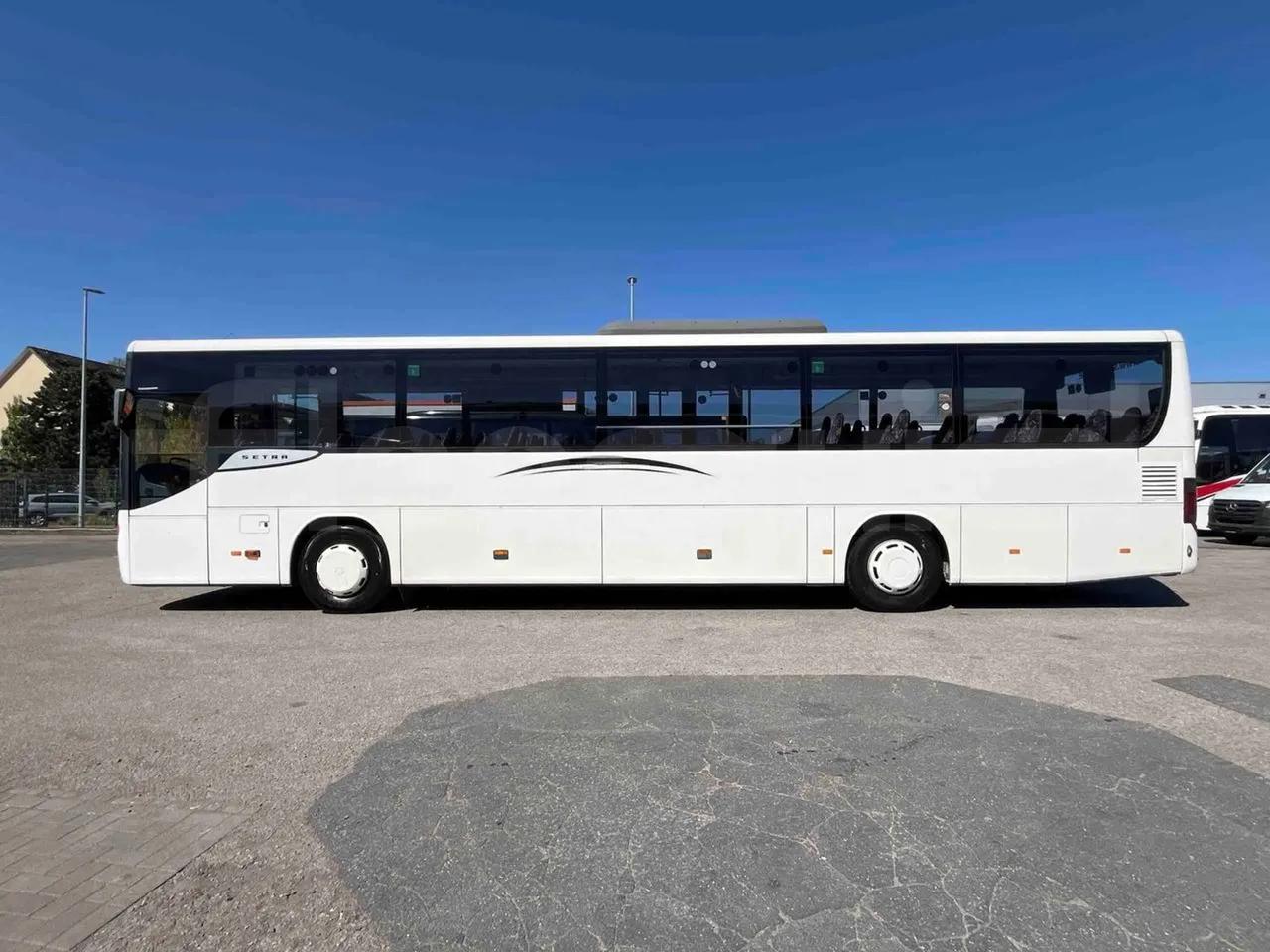 Setra S415 UL - EUR5 - 220kW - 12.200m - left side photo