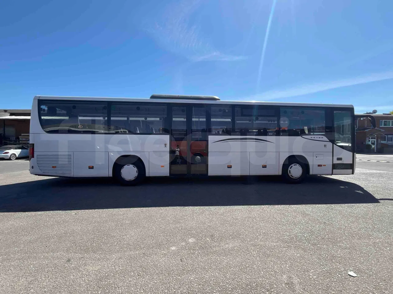 Setra S415 UL - EUR5 - 220kW - 12.200m - right side doors closed