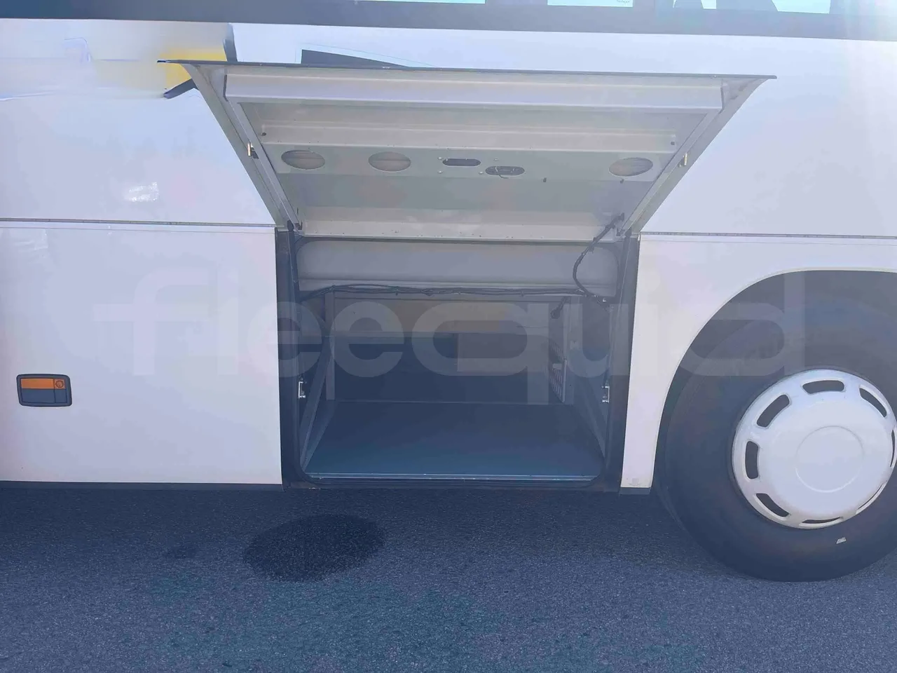 Setra S415 UL - EUR5 - 220kW - 12.200m - under carpet photo