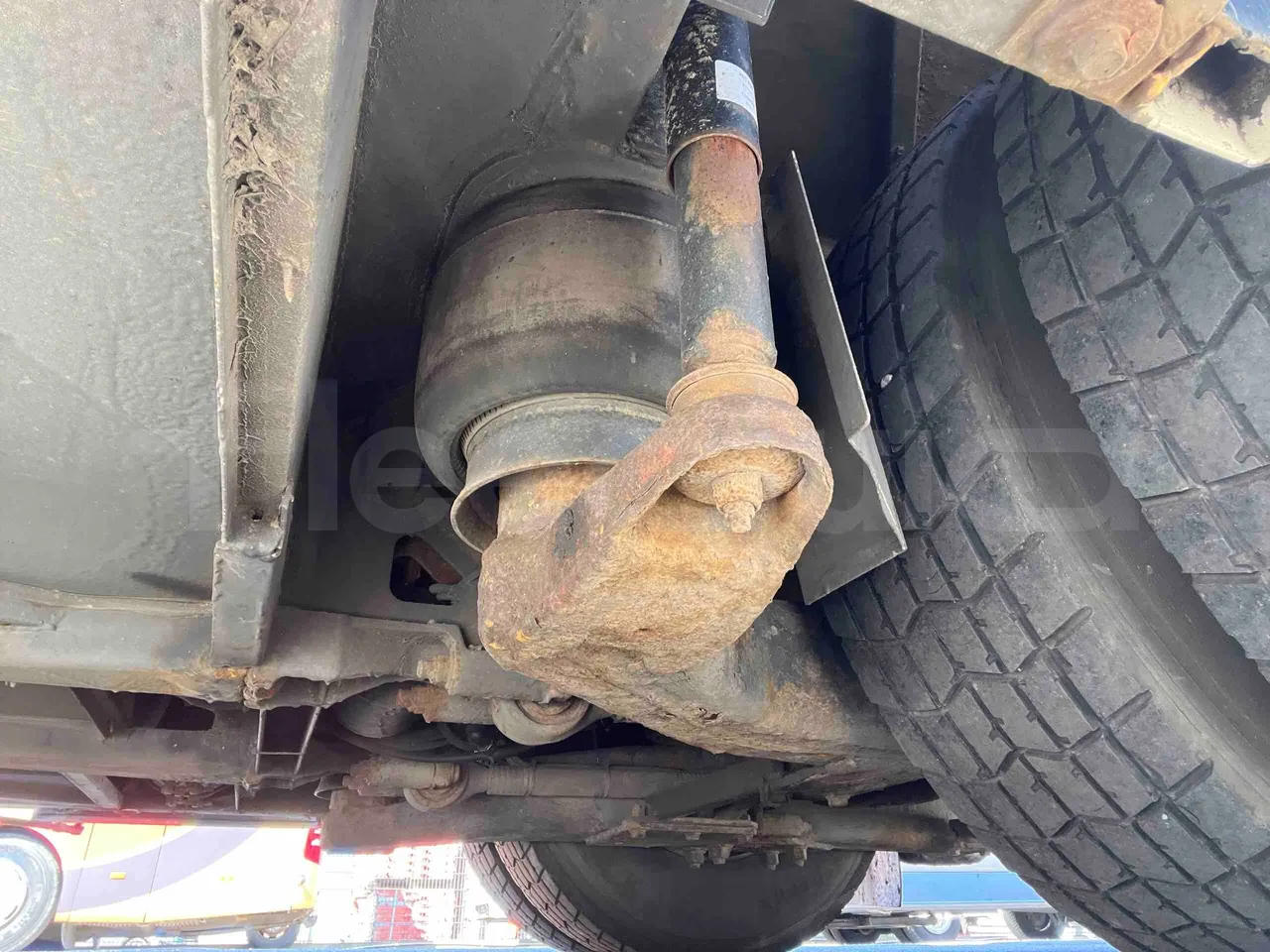Setra S415 UL - EUR5 - 220kW - 12.200m - central undercarriage photo