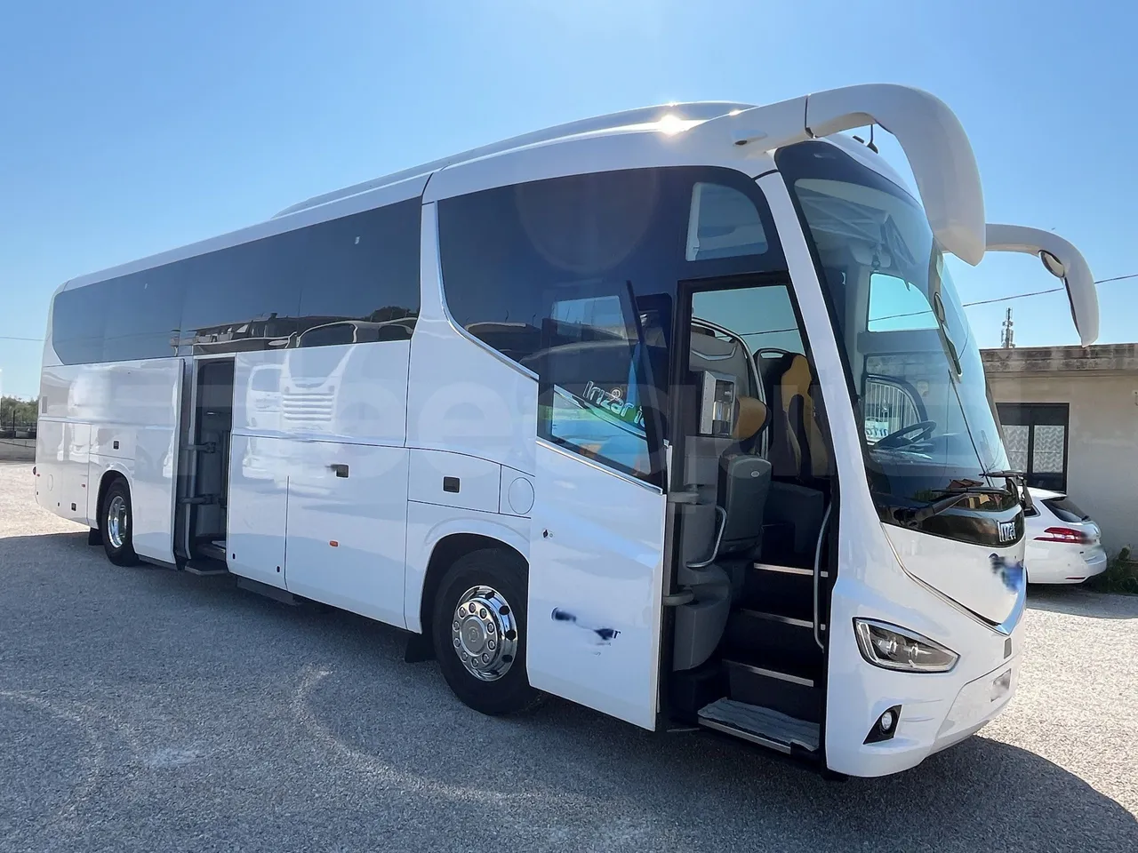 Irizar i8 - 3/4 Front Right Side Doors Open