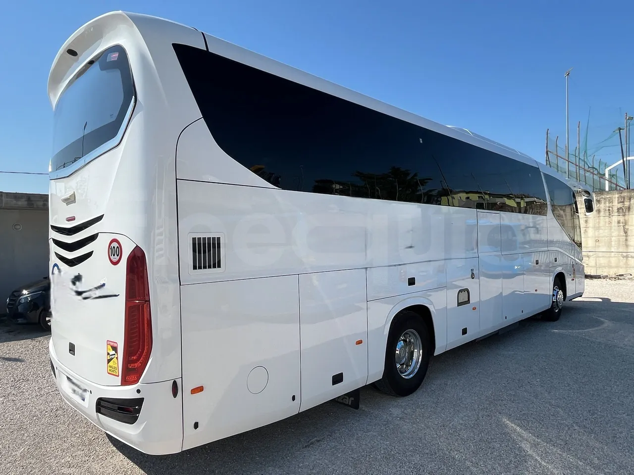 Irizar i8 - 3/4 Rear Right Side