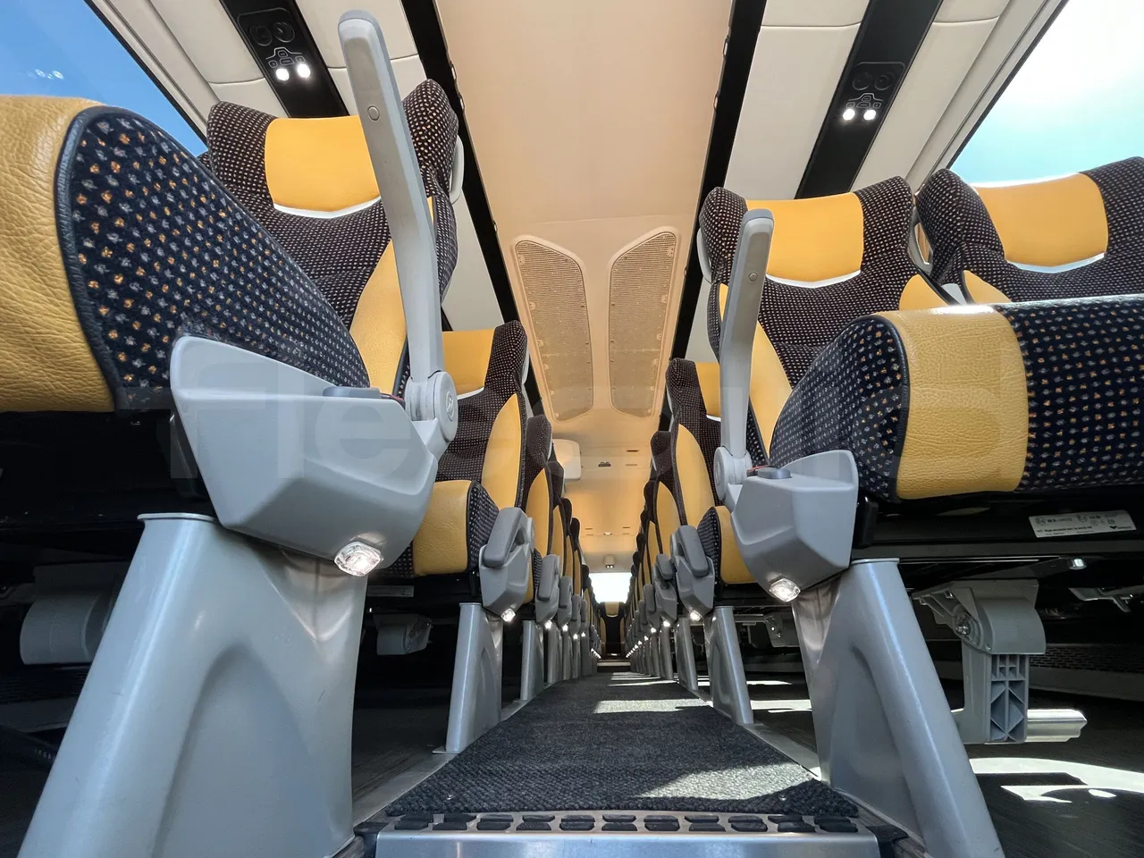 Irizar i8 - Seats Bracket
