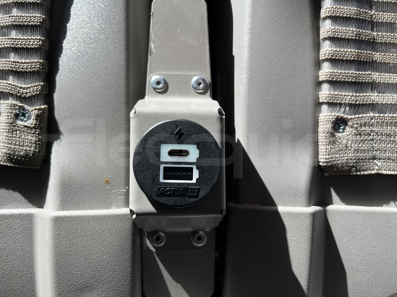 Irizar i8 - Usb Charging