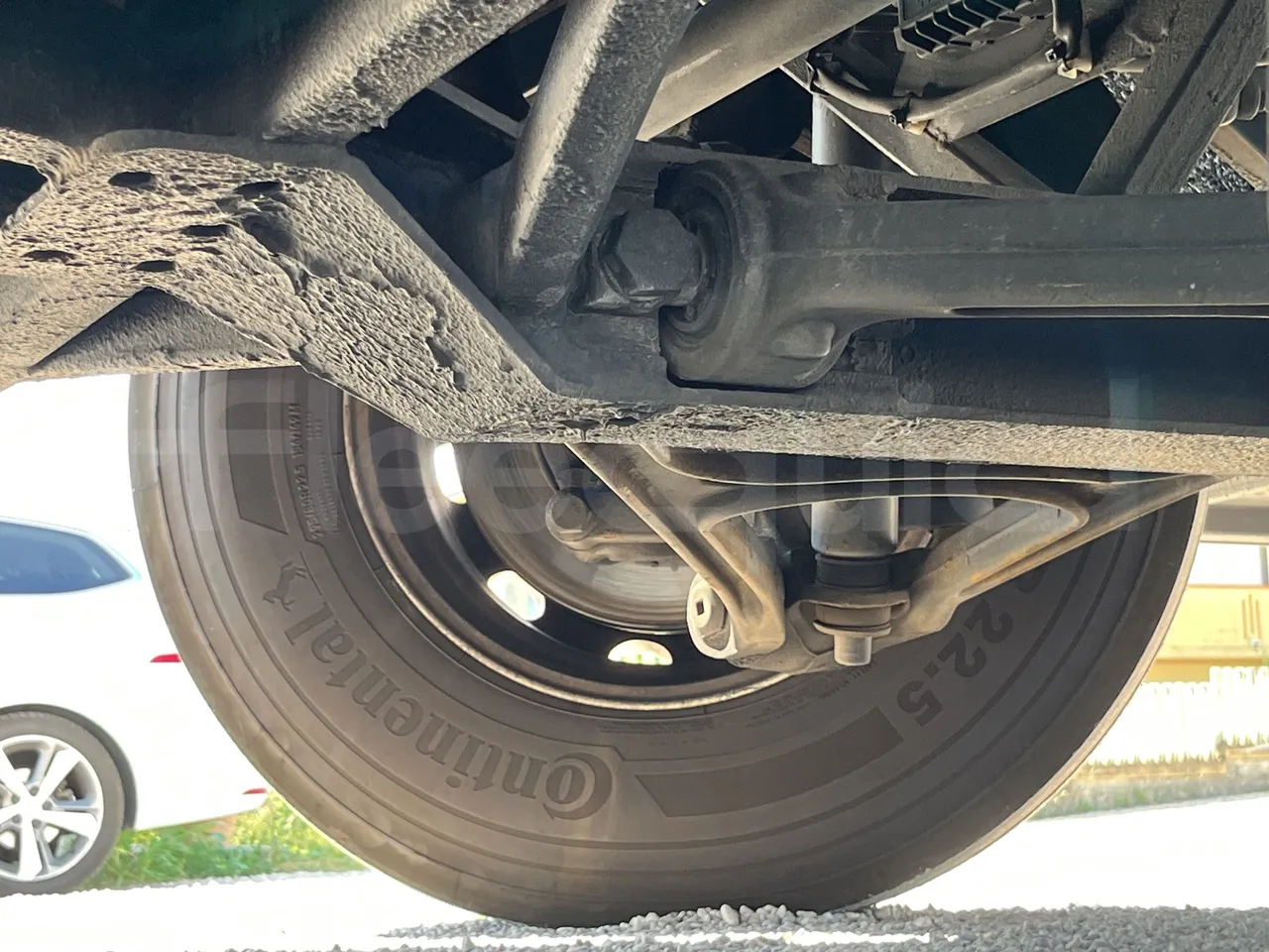 Irizar i8 - First Axle Left Side: Complete Tyre