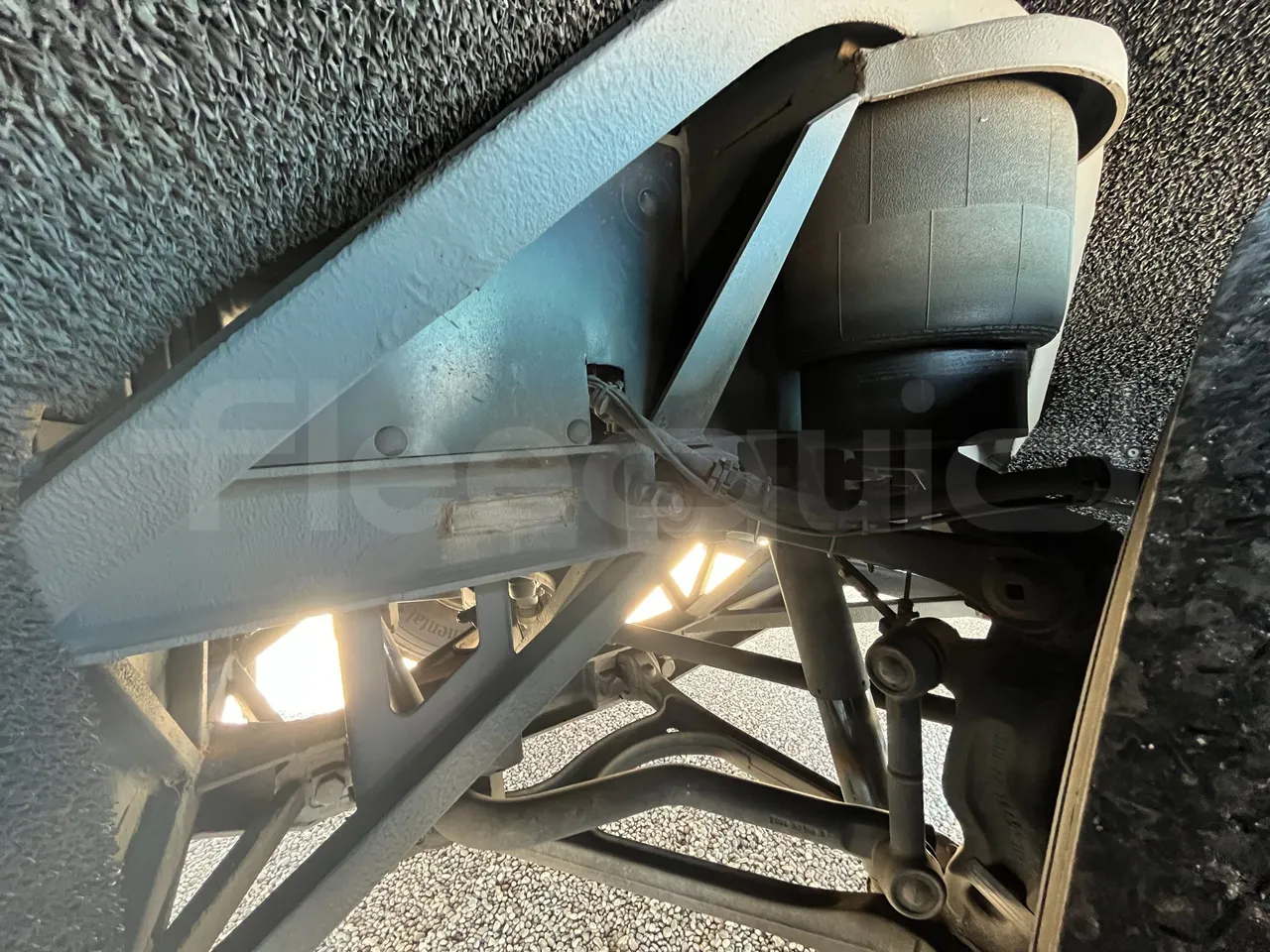 Irizar i8 - First Axle Shock Absorbers Right Side