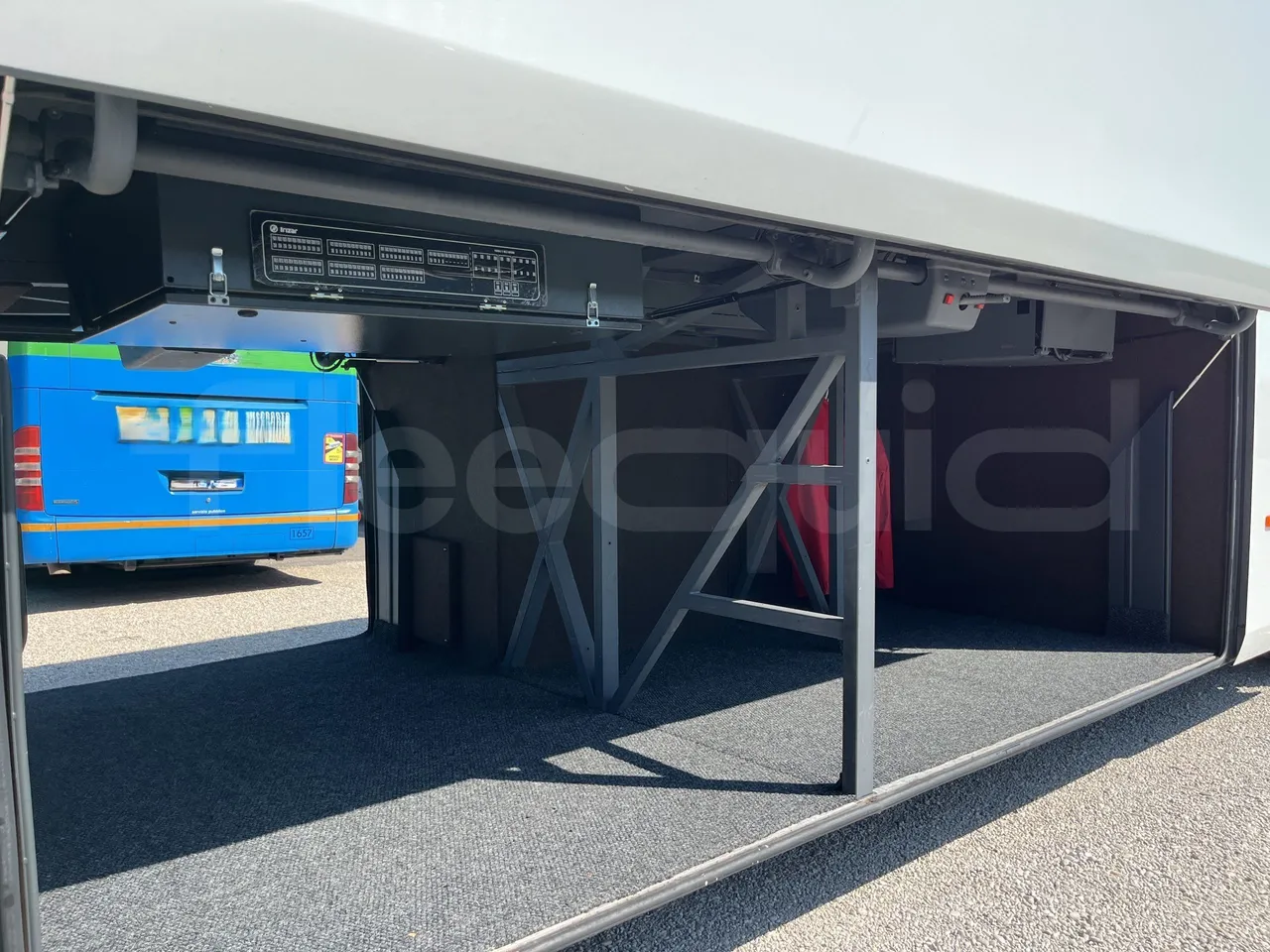 Irizar i8 - Luggage