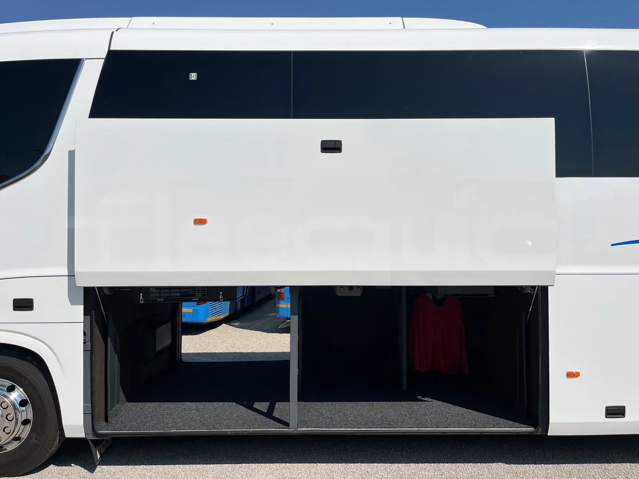 Irizar i8 - Luggage Rack Left Side