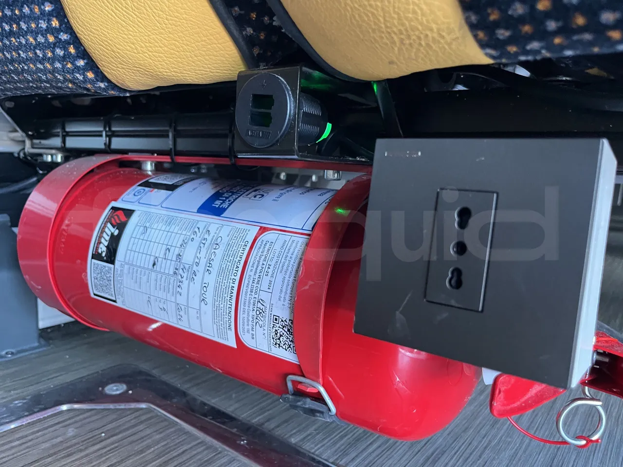 Irizar i8 - Power Outlets
