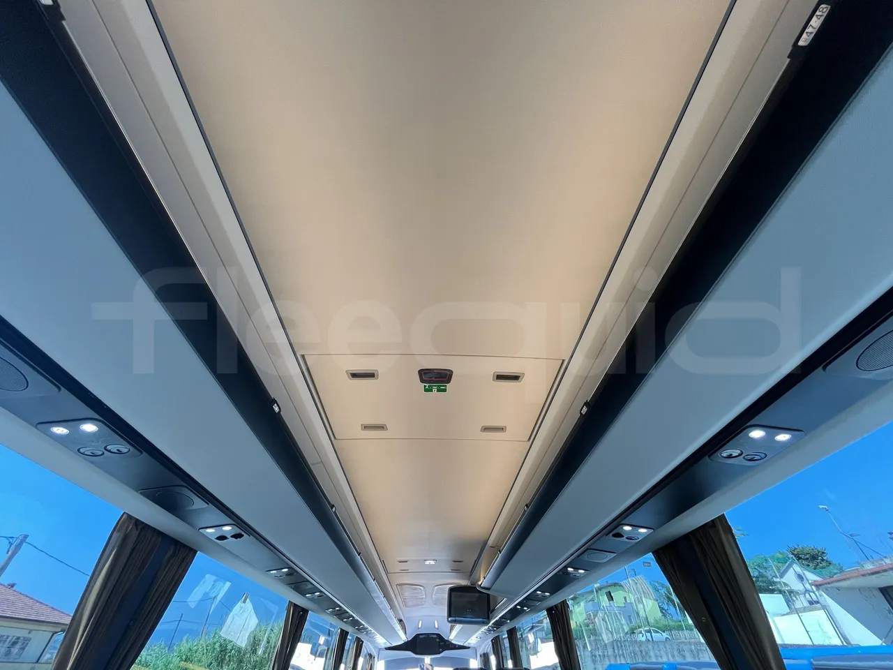 Irizar i8 - Overhead Compartments