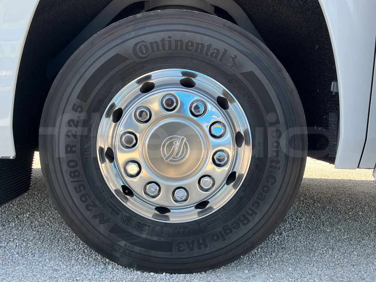 Irizar i8 - First Axle Left Side: Tyre Size