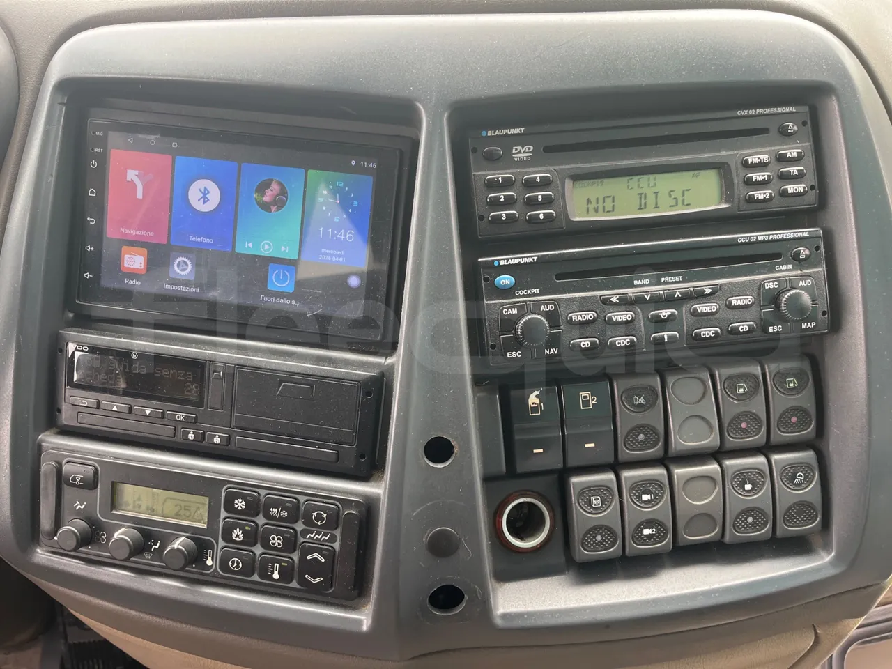 Iveco Magelys 5FR210 - Euro5 - 331kW - 12.800mt - radio accessories photo