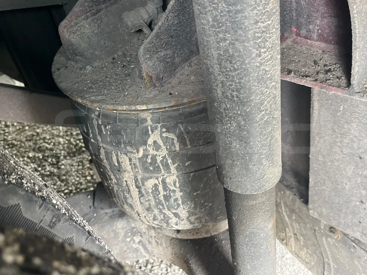 Iveco Magelys 5FR210 - Euro5 - 331kW - 12.800mt - axel 2 air springs 1 right