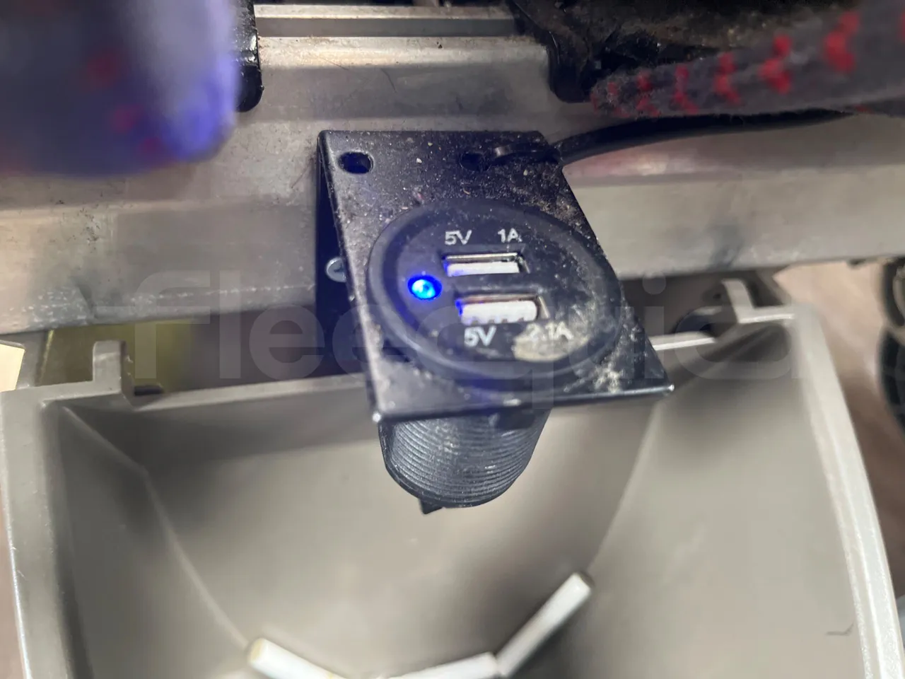 Iveco Magelys 5FR210 - Euro5 - 331kW - 12.800mt - usb charging detail
