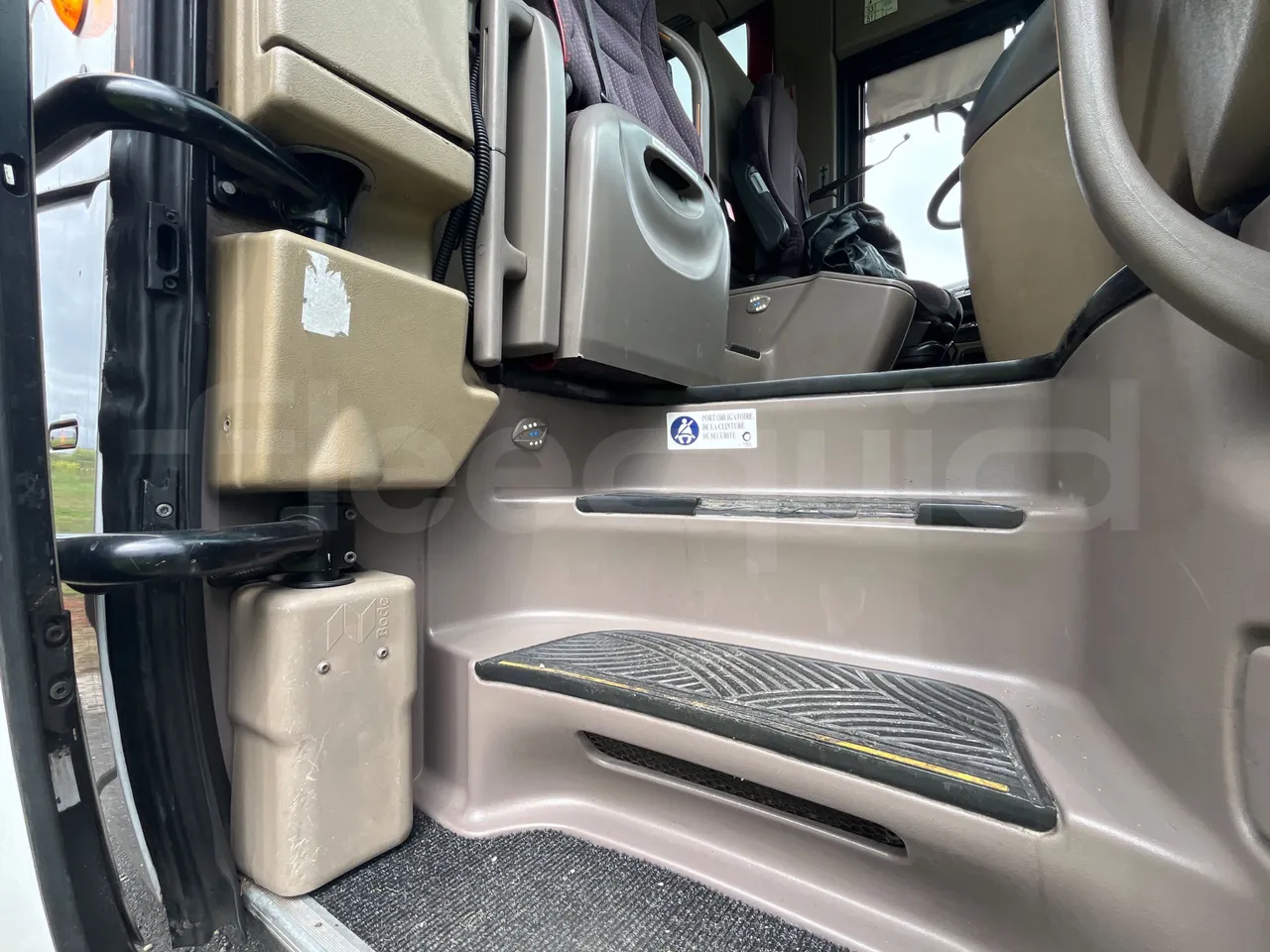 Iveco Magelys 5FR210 - Euro5 - 331kW - 12.800mt - door mechanism photo