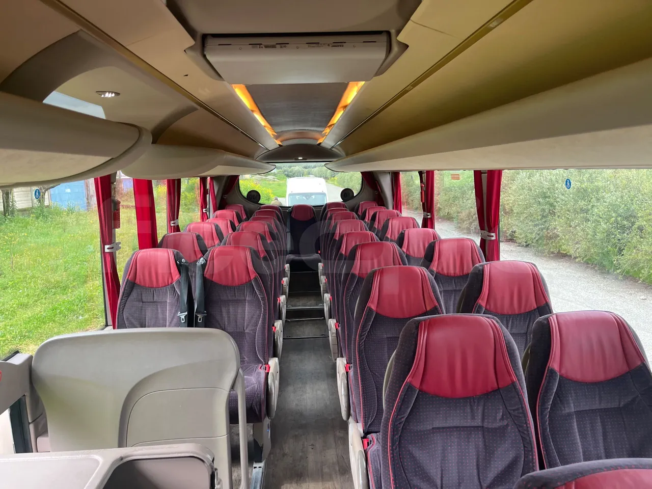 Iveco Magelys 5FR210 - Euro5 - 331kW - 12.800mt - reverse view middle aisle