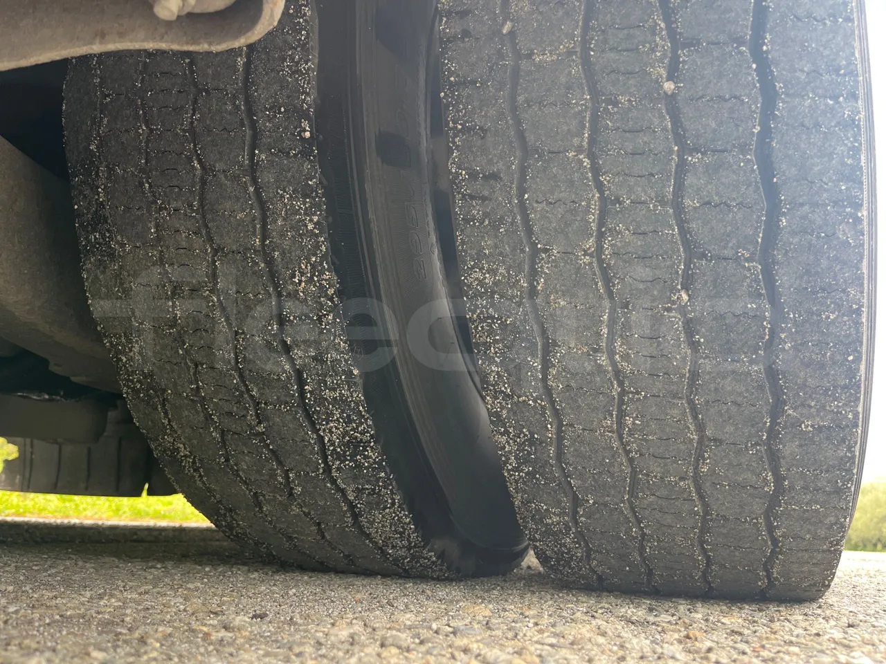 Iveco Magelys 5FR210 - Euro5 - 331kW - 12.800mt - tread condition front tires left