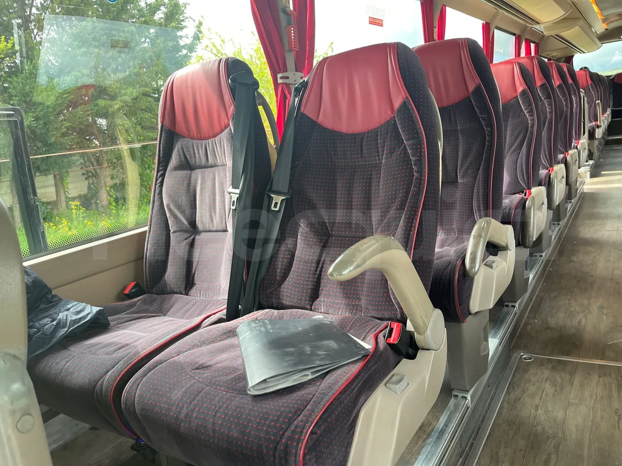 Iveco Magelys 5FR210 - Euro5 - 331kW - 12.800mt - power outlets detail