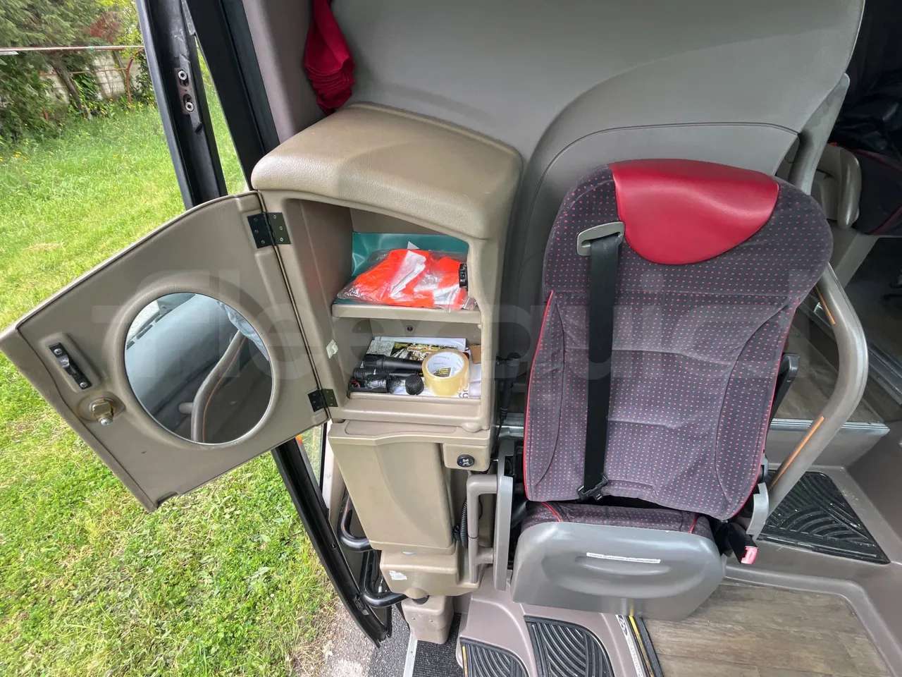 Iveco Magelys 5FR210 - Euro5 - 331kW - 12.800mt - hostess seat photo