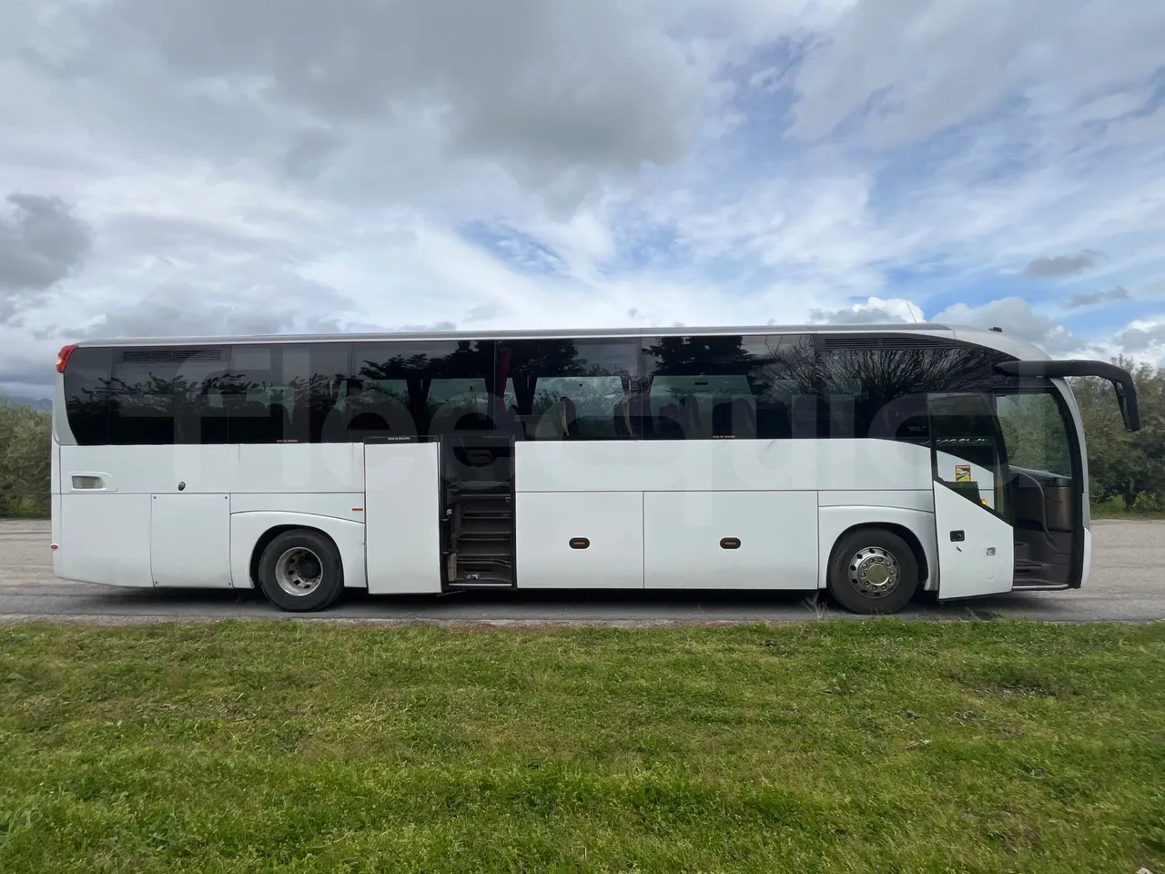 Iveco Magelys 5FR210 - Euro5 - 331kW - 12.800mt - right side doors closed