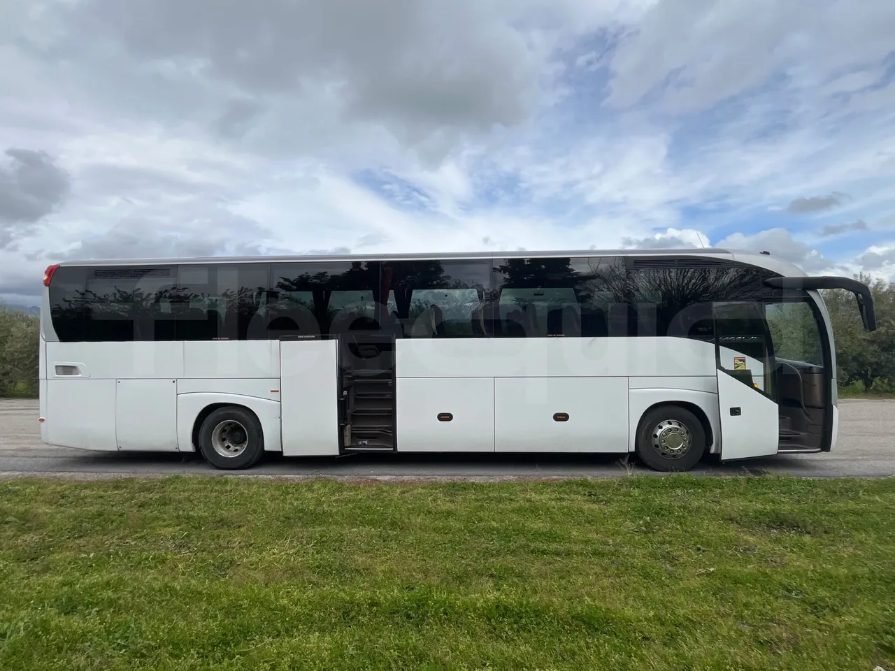 Iveco Magelys 5FR210 - Euro5 - 331kW - 12.800mt - right side doors open