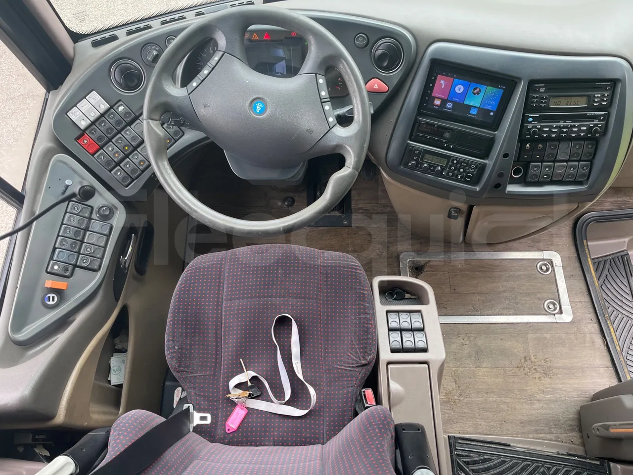 Iveco Magelys 5FR210 - Euro5 - 331kW - 12.800mt - steering wheel photo