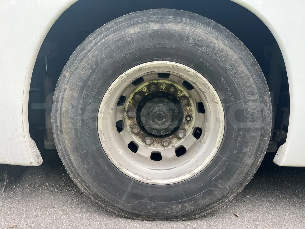 Iveco Magelys 5FR210 - Euro5 - 331kW - 12.800mt - rear left tire photo
