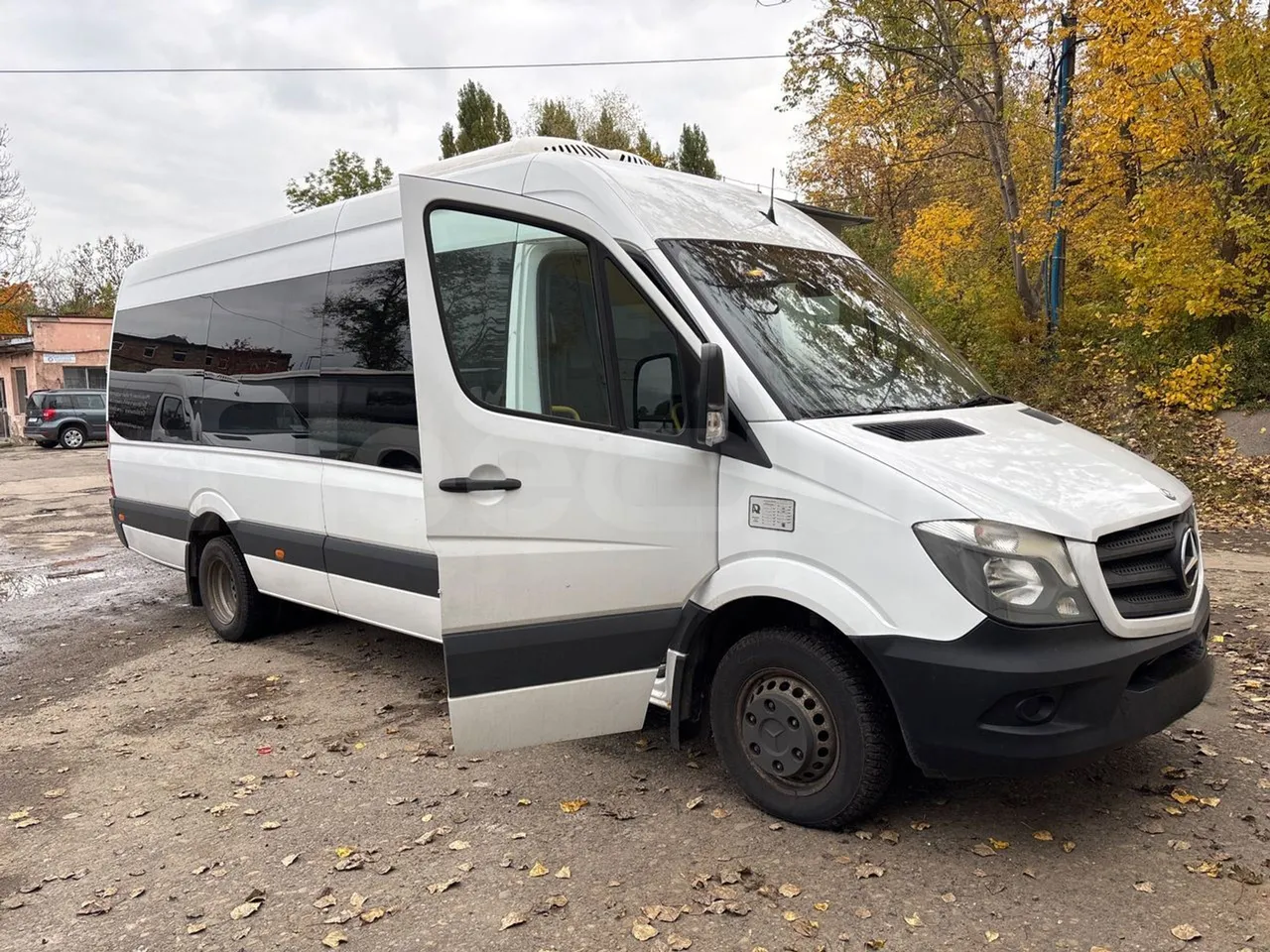 Mercedes-Benz Sprinter 516CDI - EUR5 - 120kW - 7.345m - 3/4 right front doors open
