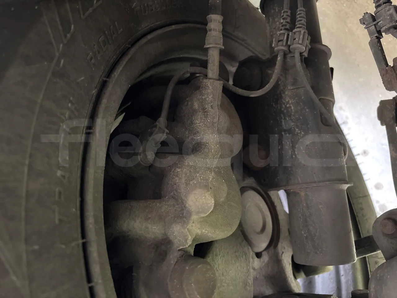 Mercedes-Benz Sprinter 516CDI - EUR5 - 120kW - 7.345m - front brake calipers left