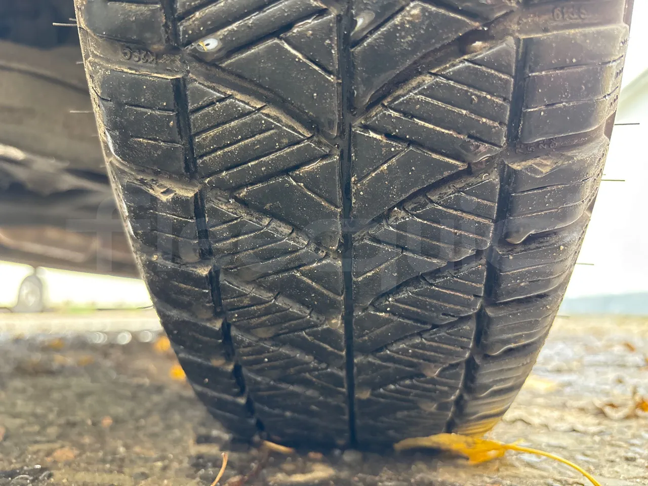 Mercedes-Benz Sprinter 516CDI - EUR5 - 120kW - 7.345m - tread condition front tires left