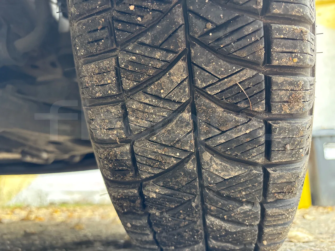 Mercedes-Benz Sprinter 516CDI - EUR5 - 120kW - 7.345m - tread condition front tires right