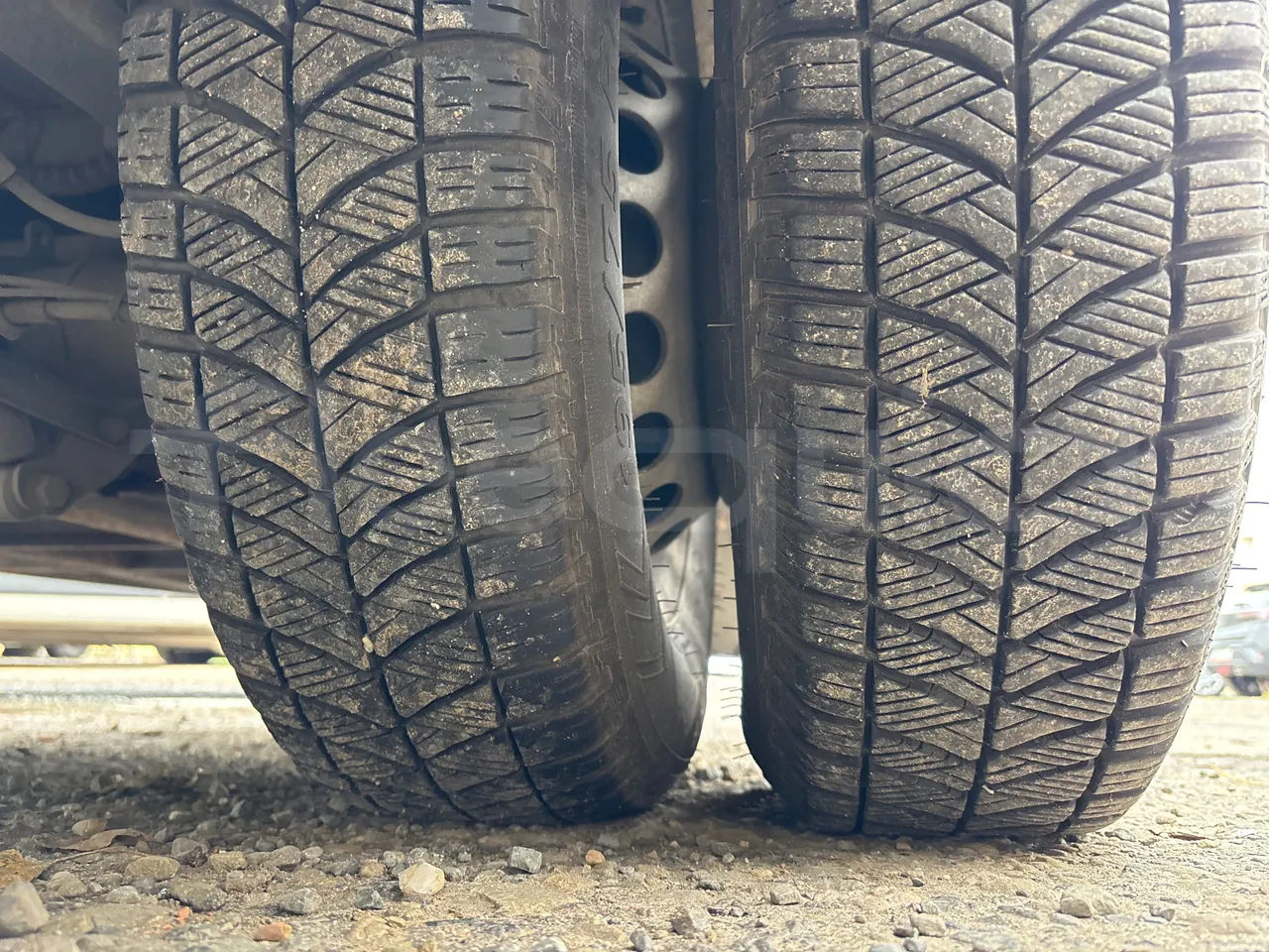 Mercedes-Benz Sprinter 516CDI - EUR5 - 120kW - 7.345m - tread condition second axle tires left