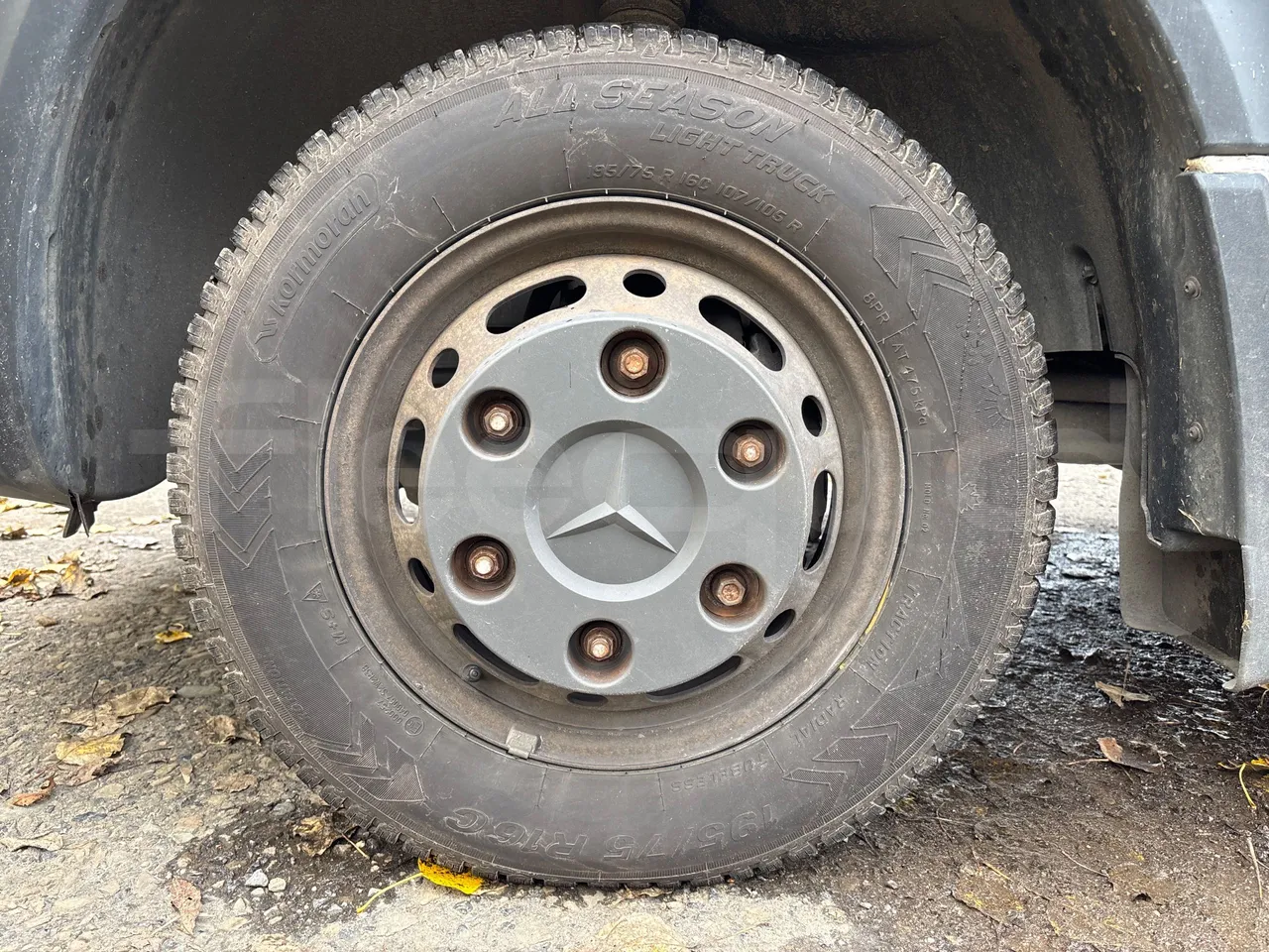 Mercedes-Benz Sprinter 516CDI - EUR5 - 120kW - 7.345m - front left tire measurements