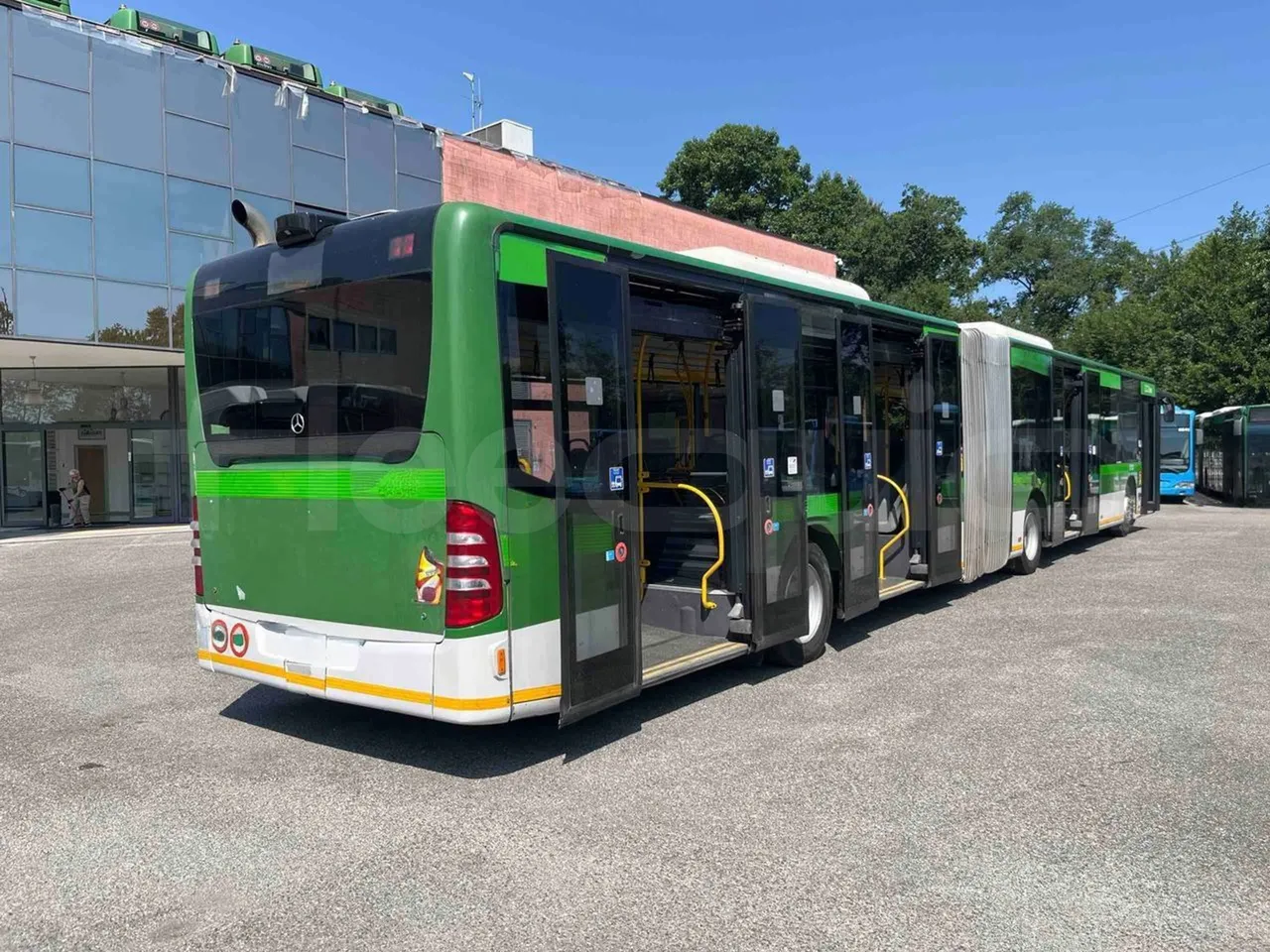 Mercedes-Benz Citaro G - 3/4 right rear doors open
