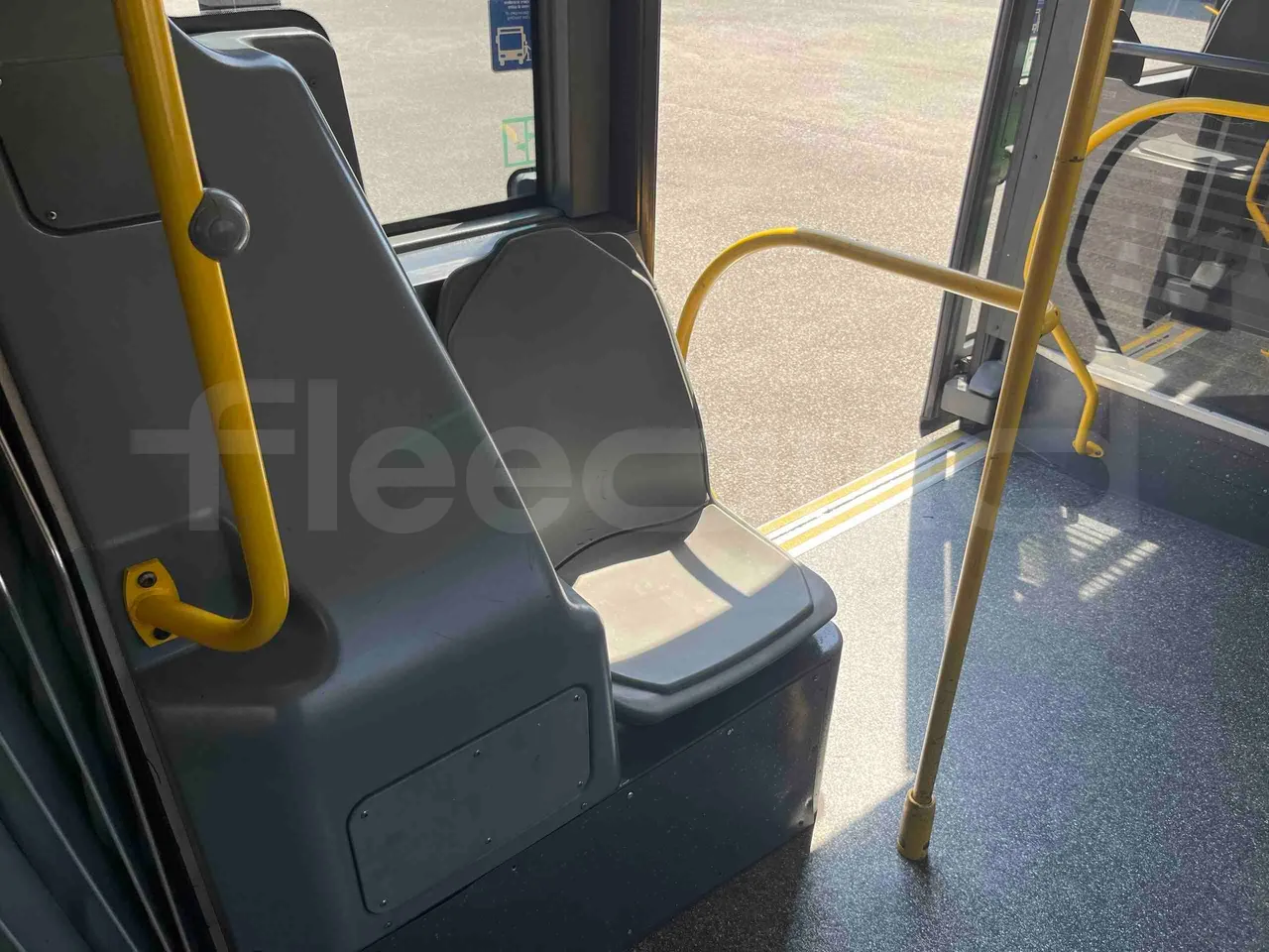 Mercedes-Benz Citaro G - footrest detail photo