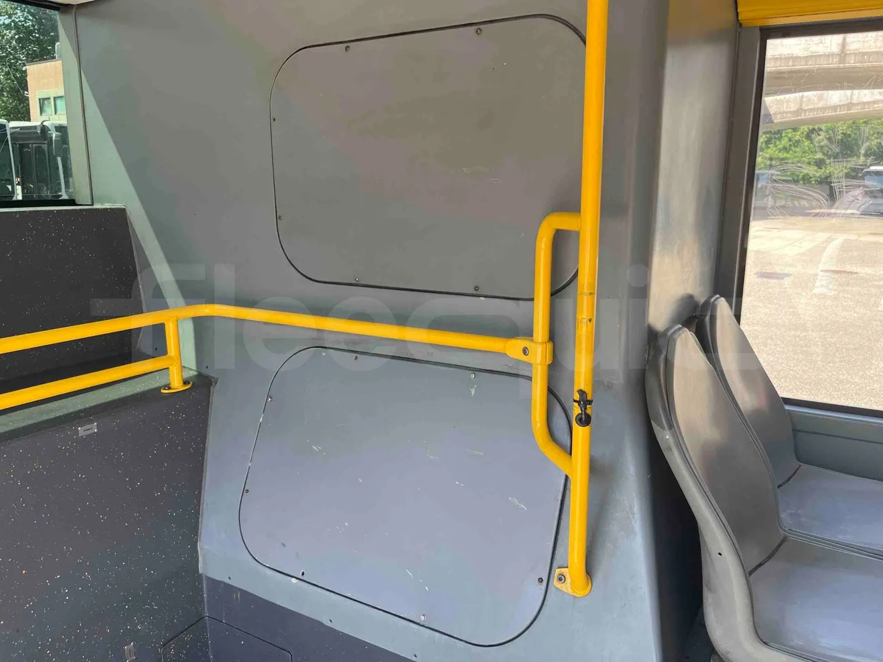 Mercedes-Benz Citaro G - floor hatches photo