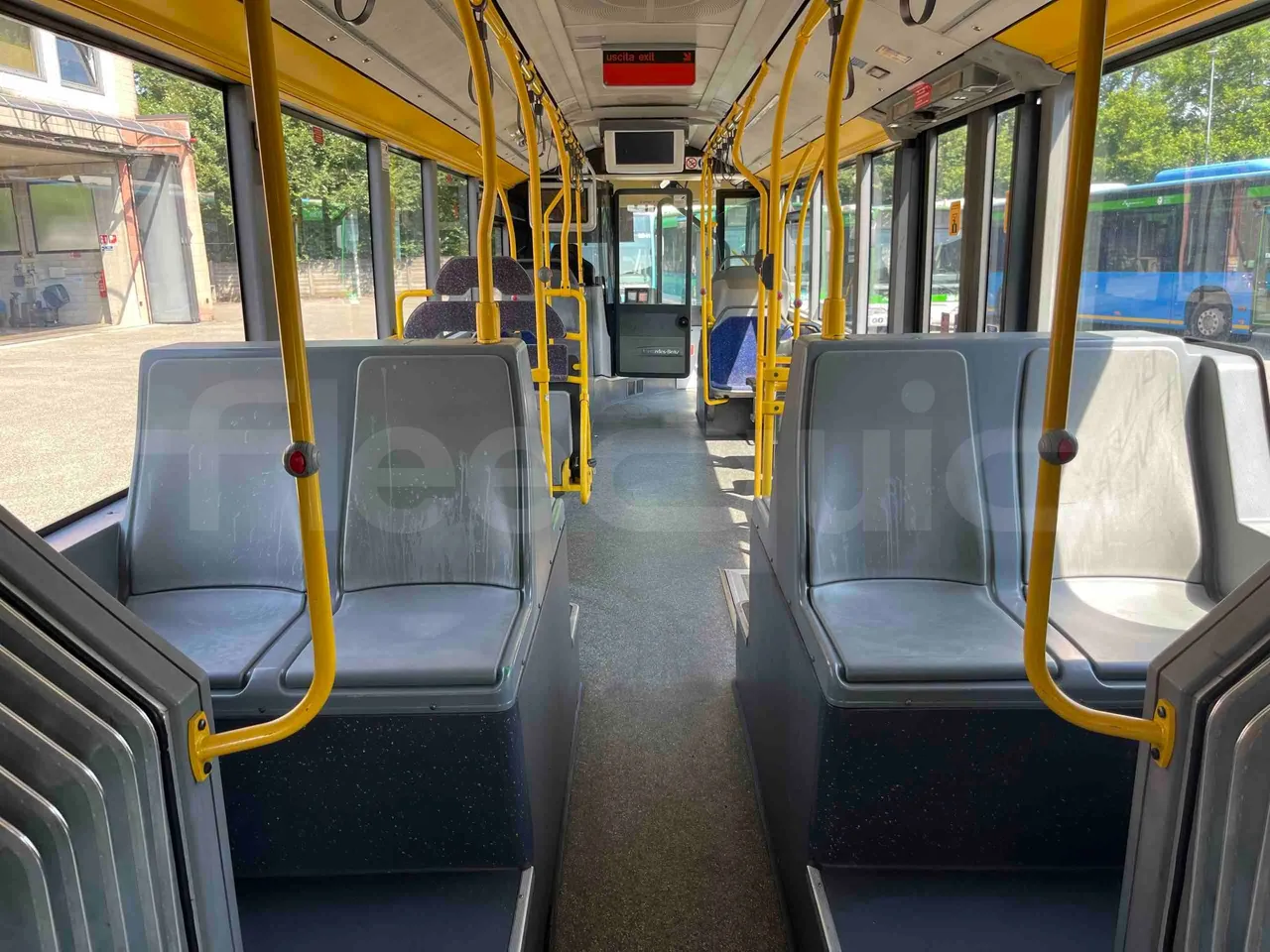 Mercedes-Benz Citaro G - forward view middle aisle
