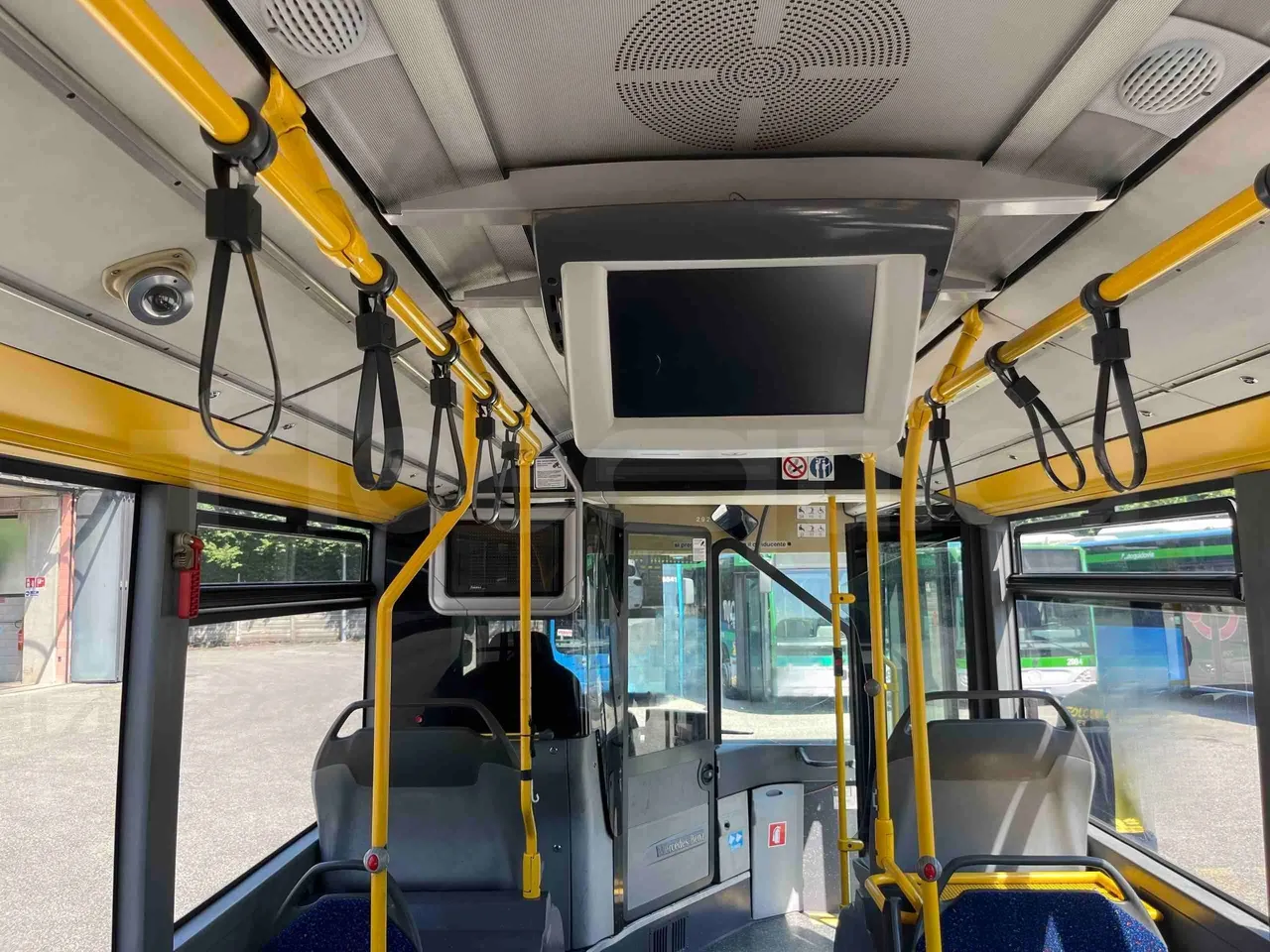 Mercedes-Benz Citaro G - monitor detail photo