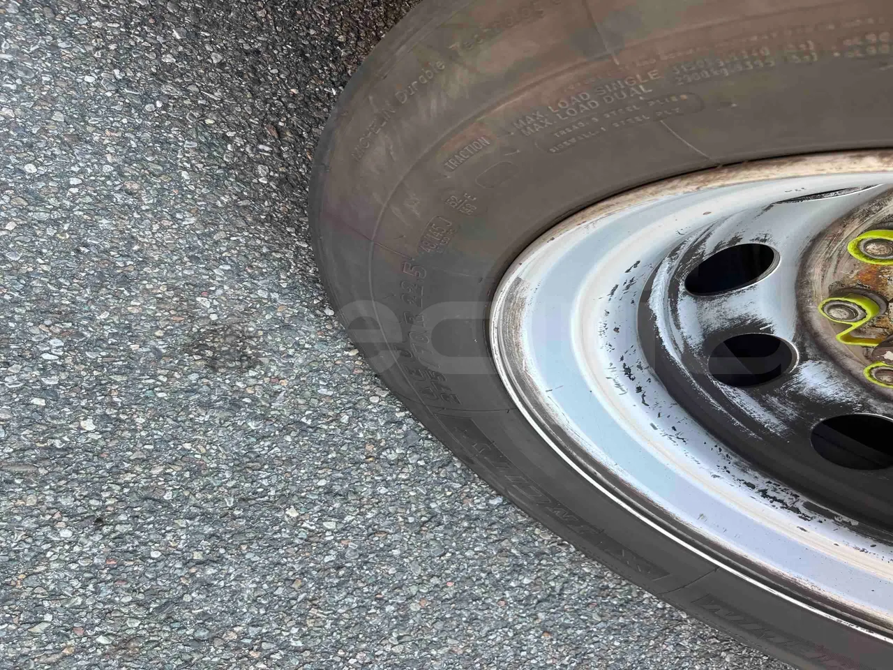 Mercedes-Benz Citaro G - tread condition front tires right