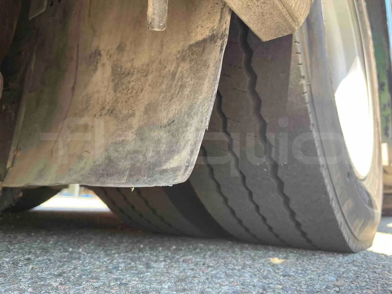 Mercedes-Benz Citaro G - tread condition third axle tires left