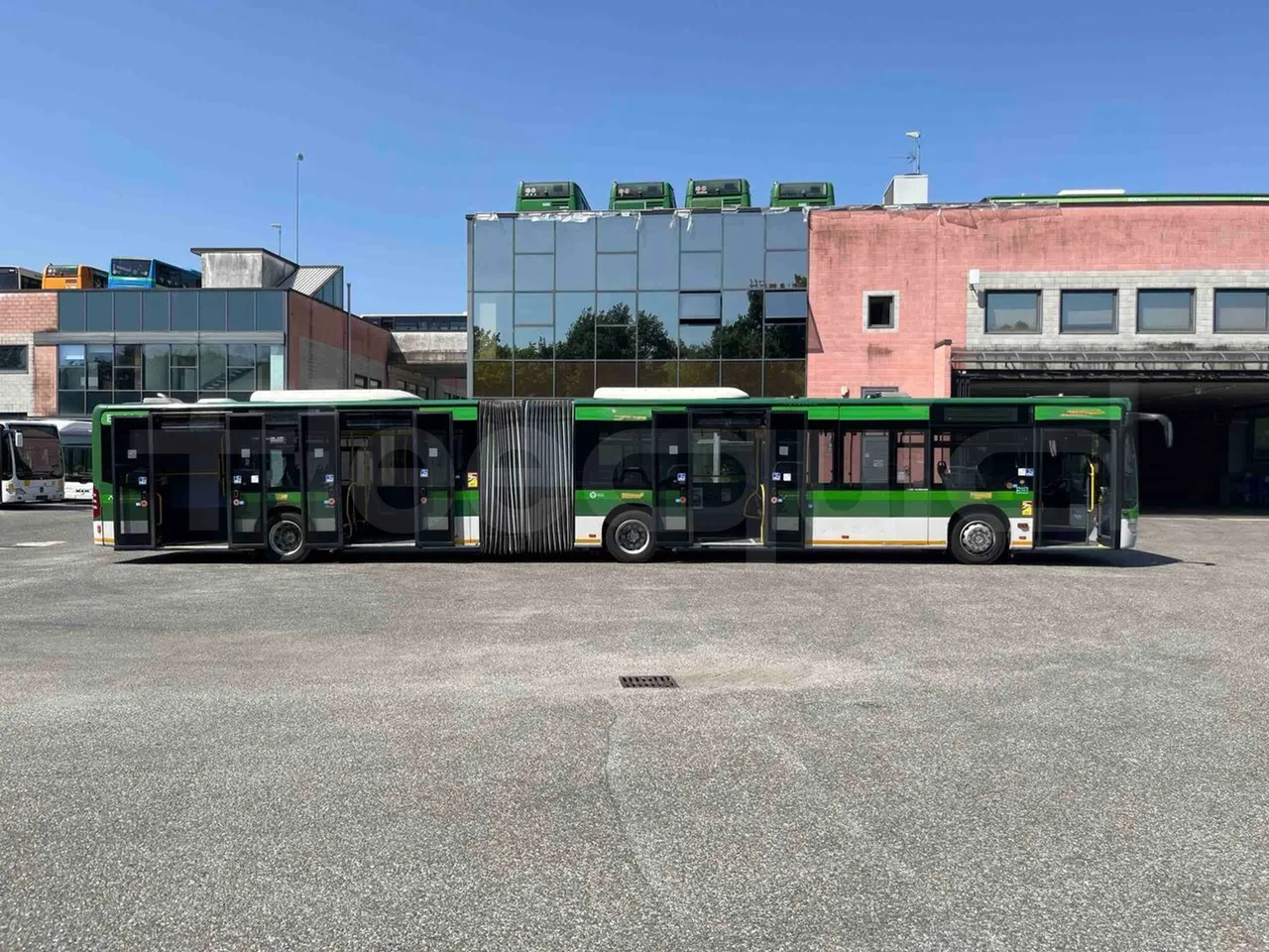 Mercedes-Benz Citaro G - right side doors open